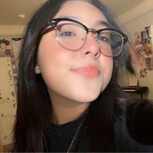 Meet your Posher, Leah